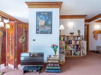 Bibliothèque dans l'appartement