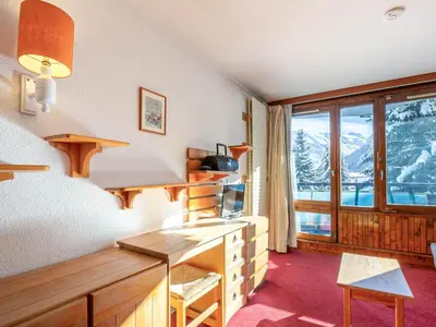 Un ou plusieurs lits dans un hébergement de l'établissement Studio sud douillet skis aux pieds - 3 pers, La Daille, Val-d'Isère - FR-1-694-76