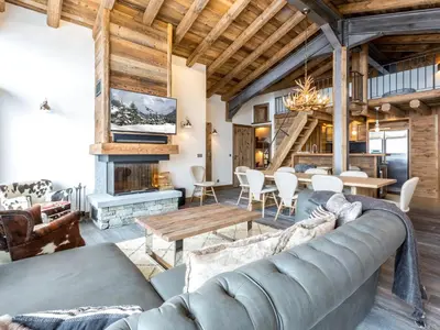 Coin salon dans l'établissement Appartement de luxe au dernier étage, matériaux nobles, résidence aux pieds des pistes, Val-d'Isère - FR-1-694-89