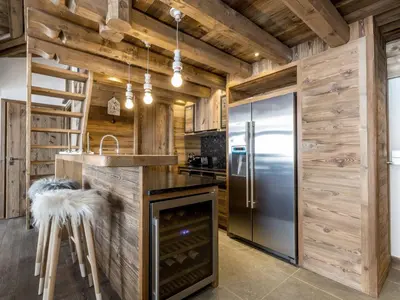 Cuisine ou kitchenette dans l'établissement Appartement de luxe au dernier étage, matériaux nobles, résidence aux pieds des pistes, Val-d'Isère - FR-1-694-89