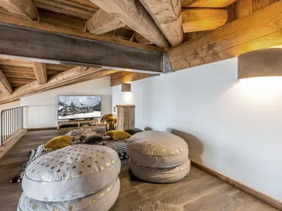 Télévision ou salle de divertissement dans l'établissement Appartement de luxe au dernier étage, matériaux nobles, résidence aux pieds des pistes, Val-d'Isère - FR-1-694-89