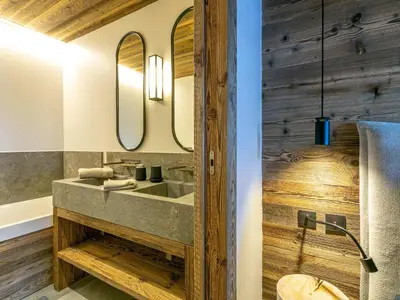 Salle de bains dans l'établissement Luxueux appartement sous charpente proche des pistes - 10 pers - FR-1-694-90