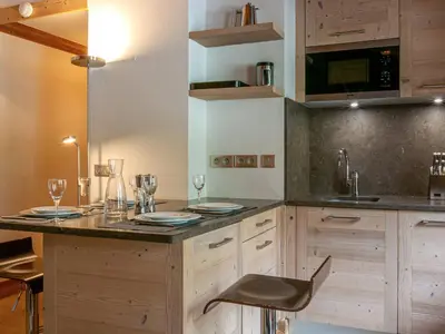 Cuisine ou kitchenette dans l'établissement Studio de standing avec balcon au cœur du village, proche pistes et commodités - FR-1-694-85