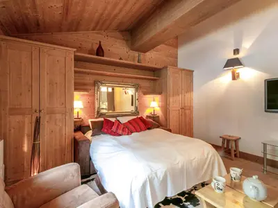 Un ou plusieurs lits dans un hébergement de l'établissement Studio de standing avec balcon au cœur du village, proche pistes et commodités - FR-1-694-85