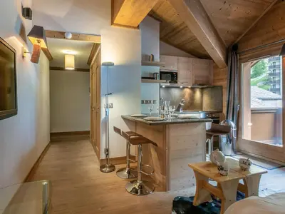 Cuisine ou kitchenette dans l'établissement Studio de standing avec balcon au cœur du village, proche pistes et commodités - FR-1-694-85
