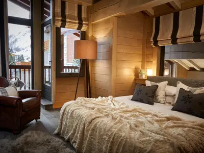Un ou plusieurs lits dans un hébergement de l'établissement Appartement de standing avec terrasse plein sud, centre Val d'Isère, proche pistes, 8 personnes - FR-1-694-96
