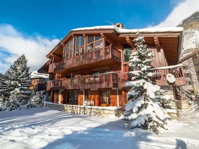 L'établissement Appartement de standing avec terrasse plein sud, centre Val d'Isère, proche pistes, 8 personnes - FR-1-694-96 en hiver