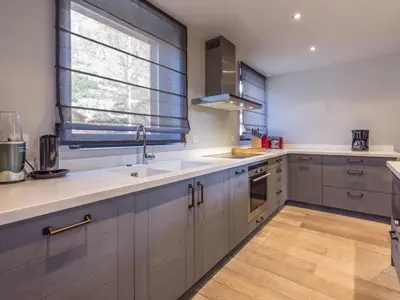 Cuisine ou kitchenette dans l'établissement Appartement de standing avec terrasse plein sud, centre Val d'Isère, proche pistes, 8 personnes - FR-1-694-96