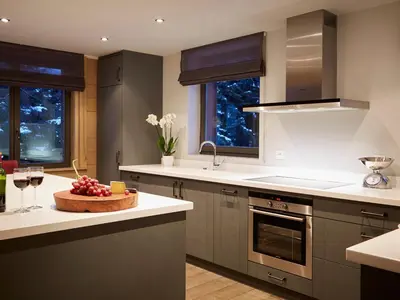 Cuisine ou kitchenette dans l'établissement Appartement de standing avec terrasse plein sud, centre Val d'Isère, proche pistes, 8 personnes - FR-1-694-96