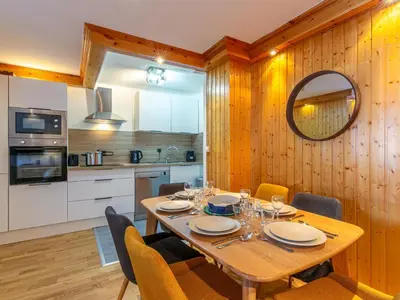 Cuisine ou kitchenette dans l'établissement Appartement élégant avec wifi, au centre, pied des pistes, parking couvert, balcon sud/est, 6 pers. - FR-1-694-98