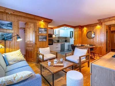 Coin salon dans l'établissement Appartement élégant avec wifi, au centre, pied des pistes, parking couvert, balcon sud/est, 6 pers. - FR-1-694-98