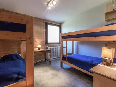 Un ou plusieurs lits dans un hébergement de l'établissement Appartement intime et confortable avec balcon sud à Val-d'Isère - FR-1-694-115