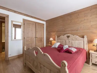 Un ou plusieurs lits dans un hébergement de l'établissement Appartement 3 pièces avec WIFI et parking couvert à Val-d'Isère - FR-1-694-100