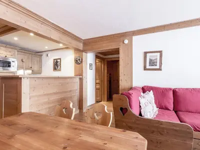 Cuisine ou kitchenette dans l'établissement Appartement 3 pièces avec WIFI et parking couvert à Val-d'Isère - FR-1-694-100