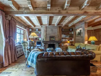 Coin salon dans l'établissement Charmant Duplex Montagnard, 4 Pièces + Alcôve, Proche des Pistes à Val-d'Isère - FR-1-694-97