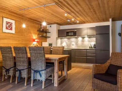 Cuisine ou kitchenette dans l'établissement Appartement haut de gamme au centre, animaux admis, WiFi - FR-1-694-107