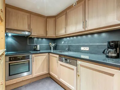 Cuisine ou kitchenette dans l'établissement Appartement spacieux avec wifi, balcon Sud, parking, proche pistes - Val d'Isère - FR-1-694-112