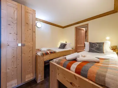 Un ou plusieurs lits dans un hébergement de l'établissement Prestigieux appartement de 140m² aux pieds des pistes, proche village enfants, Val-d'Isère - FR-1-694-114
