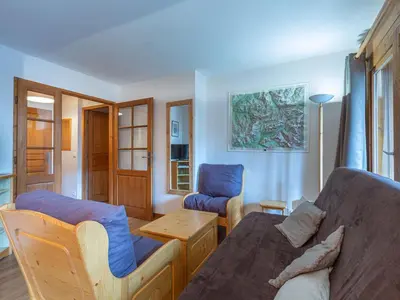 Coin salon dans l'établissement Spacieux appartement 3 pièces avec balcon, départ skis aux pieds, WIFI à Val-d'Isère - FR-1-694-103