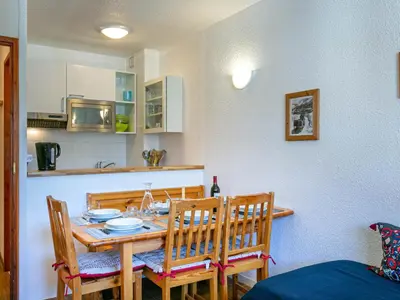 Cuisine ou kitchenette dans l'établissement Appartement cosy et bien équipé, proche du centre et des pistes à Val-d'Isère - FR-1-694-113