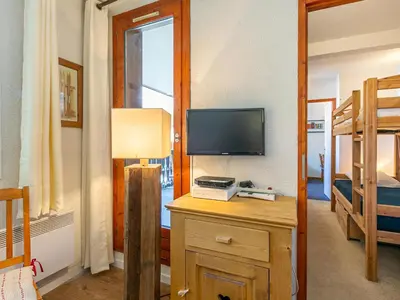 Télévision ou salle de divertissement dans l'établissement Appartement cosy et bien équipé, proche du centre et des pistes à Val-d'Isère - FR-1-694-113