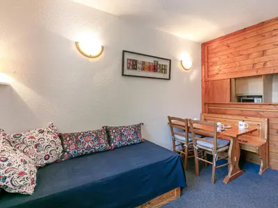 Coin salon dans l'établissement Appartement cosy et bien équipé, proche du centre et des pistes à Val-d'Isère - FR-1-694-113