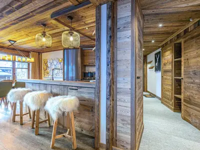 Télévision ou salle de divertissement dans l'établissement Luxueux appartement avec piscine, WiFi et parking à Val-d'Isère - FR-1-694-102