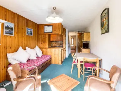 Cuisine ou kitchenette dans l'établissement Appartement 3 pièces skis aux pieds, 6 pers., Sud, La Daille - FR-1-694-118