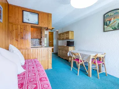 Cuisine ou kitchenette dans l'établissement Appartement 3 pièces skis aux pieds, 6 pers., Sud, La Daille - FR-1-694-118