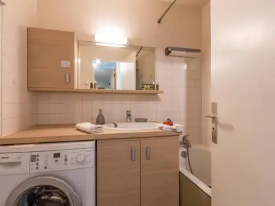 Cuisine ou kitchenette dans l'établissement Appartement 3 pièces skis aux pieds, 6 pers., Sud, La Daille - FR-1-694-118