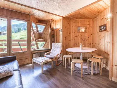 Coin salon dans l'établissement Charmant appartement aux pieds des pistes - 3 pièces pour 6 personnes - FR-1-694-111