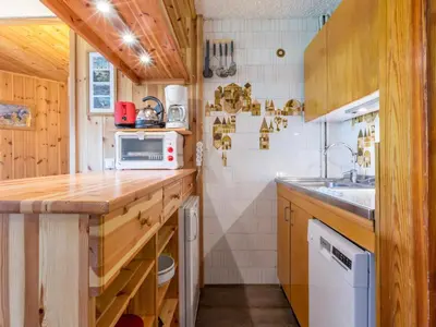 Cuisine ou kitchenette dans l'établissement Charmant appartement aux pieds des pistes - 3 pièces pour 6 personnes - FR-1-694-111
