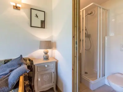 Salle de bains dans l'établissement Appartement raffiné à Val-d'Isère, 6 personnes, pied des pistes, WiFi - FR-1-694-116