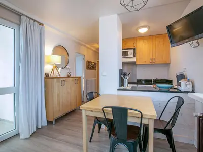 Cuisine ou kitchenette dans l'établissement Appartement lumineux 46m² avec Wifi, animaux admis, pour 6 personnes à Val-d'Isère - FR-1-694-129