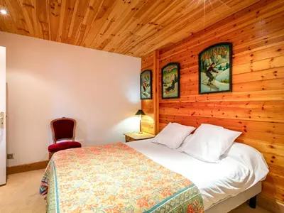 Un ou plusieurs lits dans un hébergement de l'établissement Appartement de charme avec wifi, au pied des pistes, 4 pièces, Val-d'Isère - FR-1-694-130