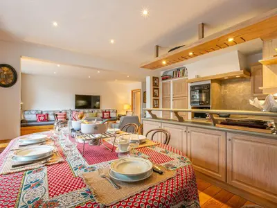 Cuisine ou kitchenette dans l'établissement Appartement de charme avec wifi, au pied des pistes, 4 pièces, Val-d'Isère - FR-1-694-130