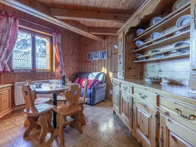 Cuisine ou kitchenette dans l'établissement Appartement duplex montagnard au cœur de Val-d'Isère, près des pistes et commodités - FR-1-694-124