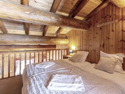 Un ou plusieurs lits dans un hébergement de l'établissement Appartement duplex montagnard au cœur de Val-d'Isère, près des pistes et commodités - FR-1-694-124
