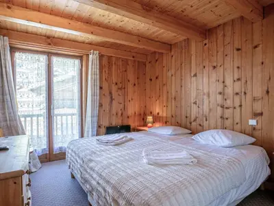 Un ou plusieurs lits dans un hébergement de l'établissement Appartement duplex montagnard au cœur de Val-d'Isère, près des pistes et commodités - FR-1-694-124