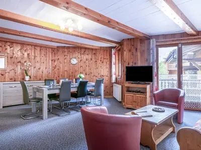Télévision ou salle de divertissement dans l'établissement Appartement rustique 3 pièces au pied des pistes avec WIFI à Val-d'Isère - FR-1-694-131