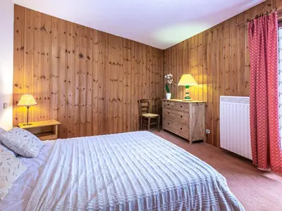 Un ou plusieurs lits dans un hébergement de l'établissement Appartement rustique 3 pièces au pied des pistes avec WIFI à Val-d'Isère - FR-1-694-131