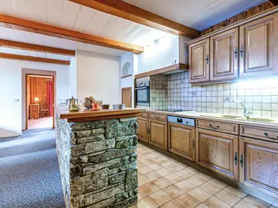 Cuisine ou kitchenette dans l'établissement Appartement rustique 3 pièces au pied des pistes avec WIFI à Val-d'Isère - FR-1-694-131