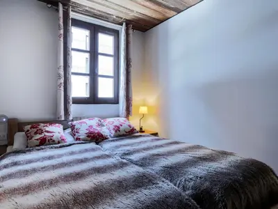 Un ou plusieurs lits dans un hébergement de l'établissement Duplex de standing 5 pièces au cœur du vieux village de Val-d'Isère, skis aux pieds - FR-1-694-137