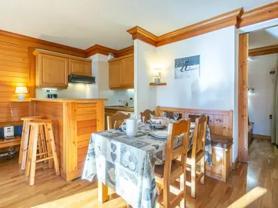 Cuisine ou kitchenette dans l'établissement Charmant appartement 2 pièces avec WIFI au cœur de Val-d'Isère - FR-1-694-128