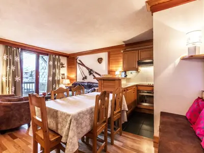 Cuisine ou kitchenette dans l'établissement Charmant appartement 2 pièces avec WIFI au cœur de Val-d'Isère - FR-1-694-128
