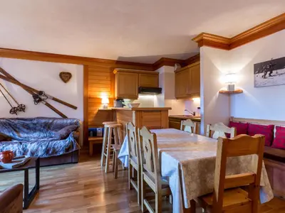 Cuisine ou kitchenette dans l'établissement Charmant appartement 2 pièces avec WIFI au cœur de Val-d'Isère - FR-1-694-128