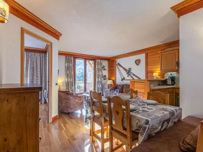 Coin salon dans l'établissement Charmant appartement 2 pièces avec WIFI au cœur de Val-d'Isère - FR-1-694-128