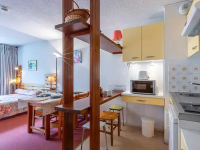Cuisine ou kitchenette dans l'établissement Studio skis aux pieds à Val-d'Isère, animaux admis - FR-1-694-143