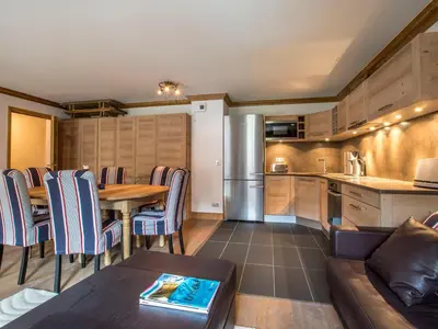 Cuisine ou kitchenette dans l'établissement Appartement de standing avec Sauna au cœur de Val-d'Isère, 6 pers., WIFI - FR-1-694-132