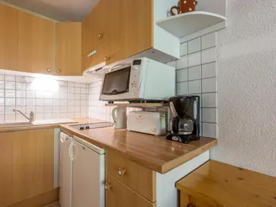 Cuisine ou kitchenette dans l'établissement Appartement agréable au pied des pistes avec cuisine équipée - Animaux acceptés - FR-1-694-146